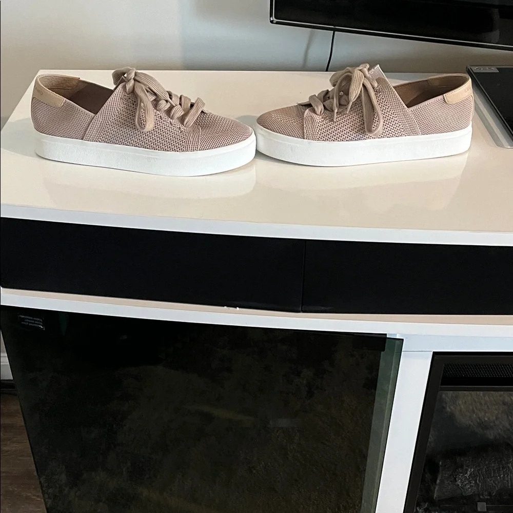 Lucky Brand Women Taupe Knit Lace-Up Sneakers Combine with‎ style and comfort